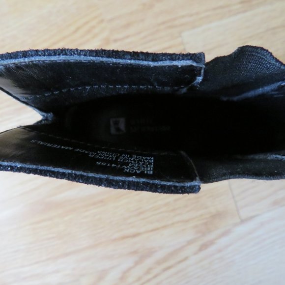 New Women’s White Mountain Black Suede Leather Wedge Fashion Ankle Boots 6.5 M - Picture 9 of 13